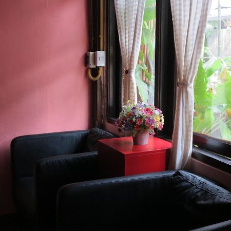 Non House Bangkok บ้านนอนโฮสเทล Extérieur photo