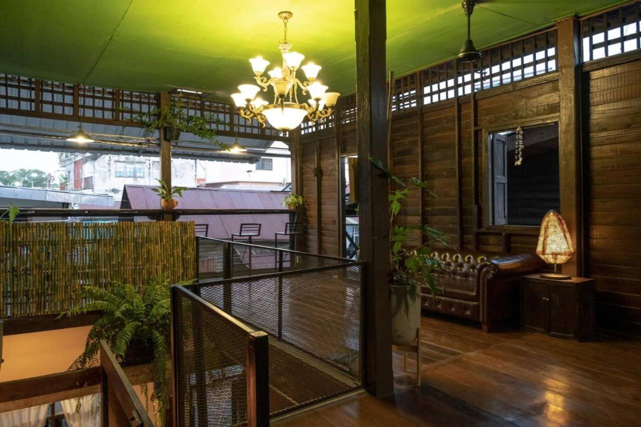 Non House Bangkok บ้านนอนโฮสเทล Extérieur photo