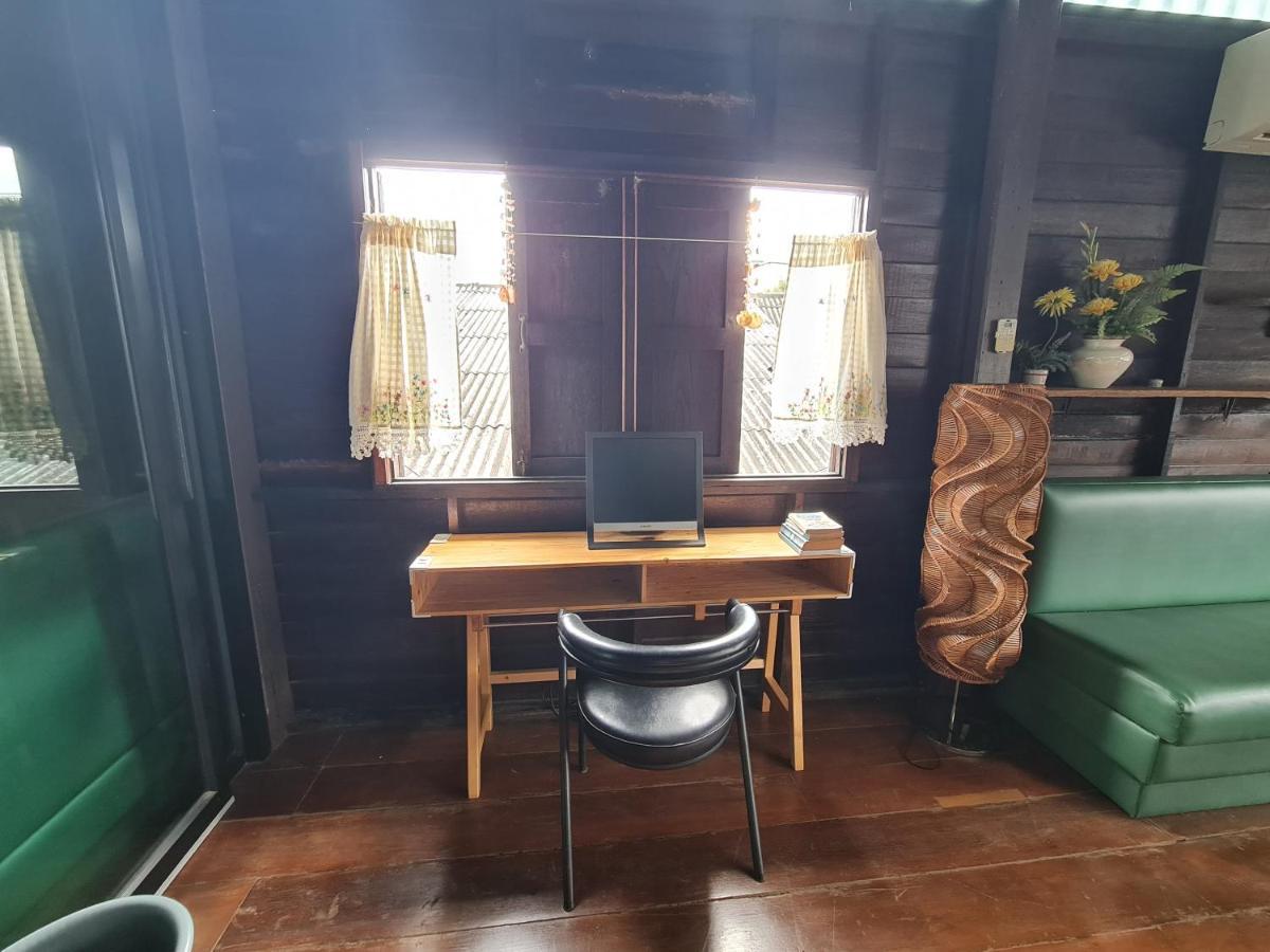 Non House Bangkok บ้านนอนโฮสเทล Extérieur photo