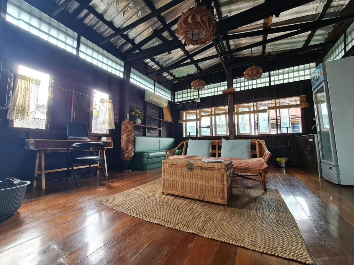 Non House Bangkok บ้านนอนโฮสเทล Extérieur photo