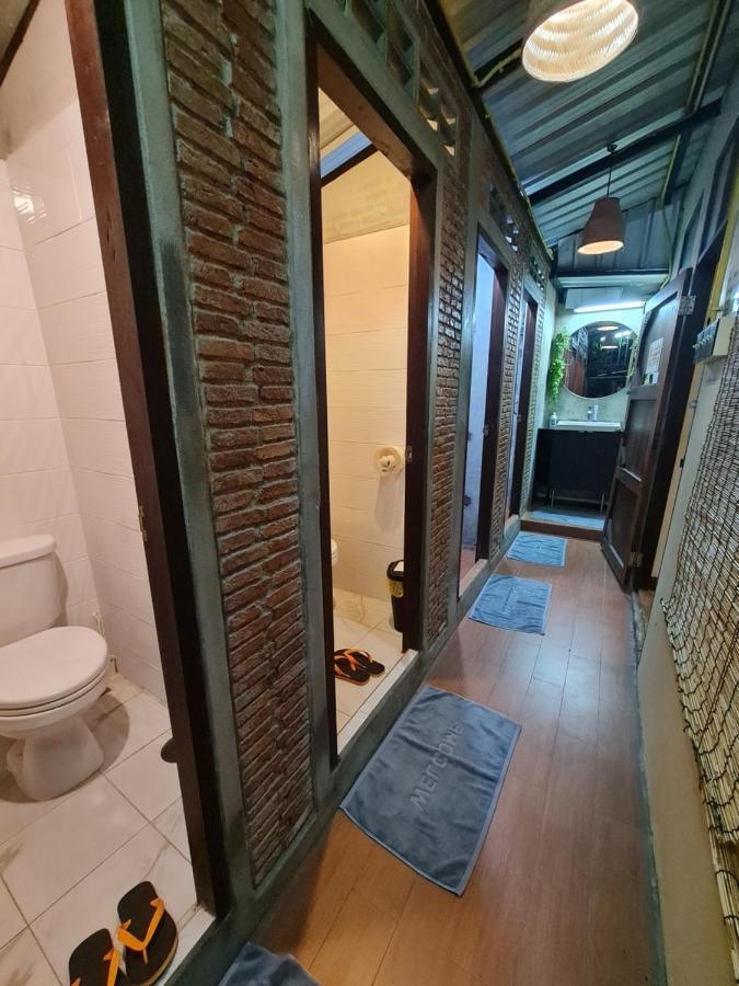 Non House Bangkok บ้านนอนโฮสเทล Extérieur photo