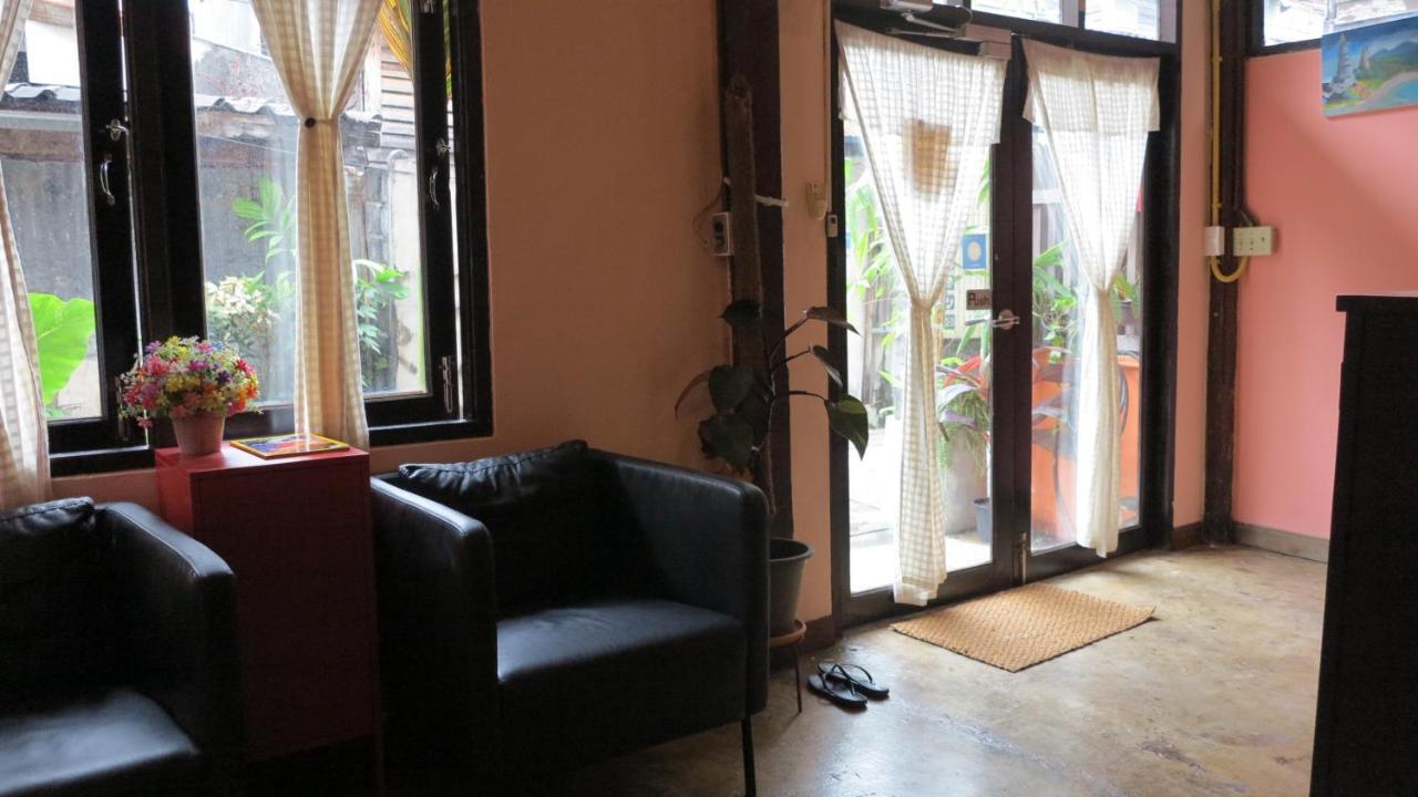Non House Bangkok บ้านนอนโฮสเทล Extérieur photo