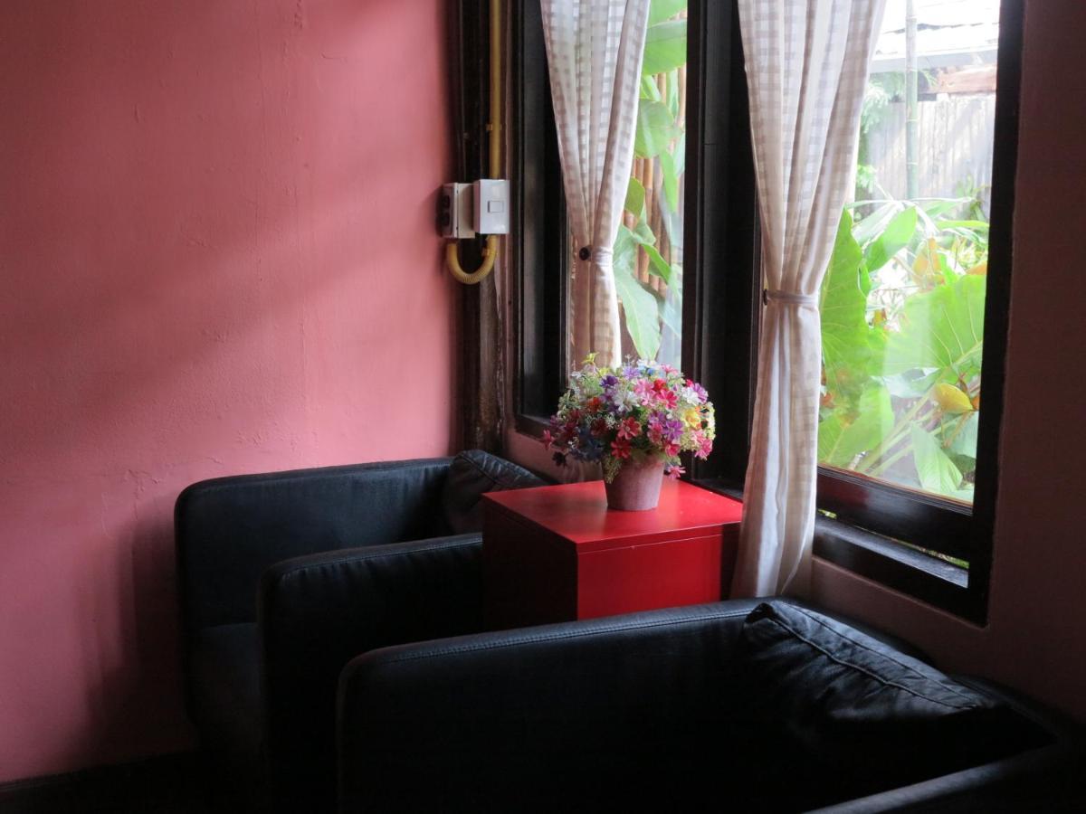 Non House Bangkok บ้านนอนโฮสเทล Extérieur photo