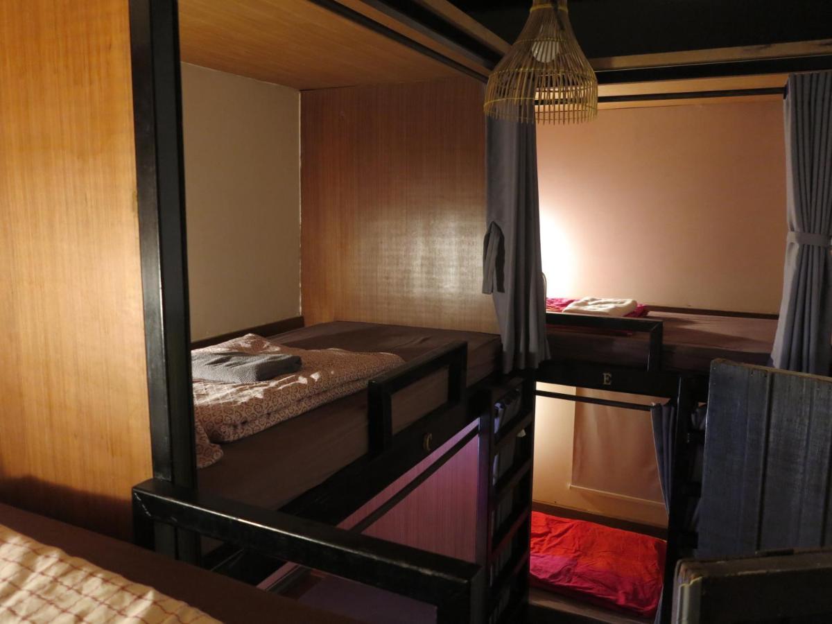 Non House Bangkok บ้านนอนโฮสเทล Extérieur photo