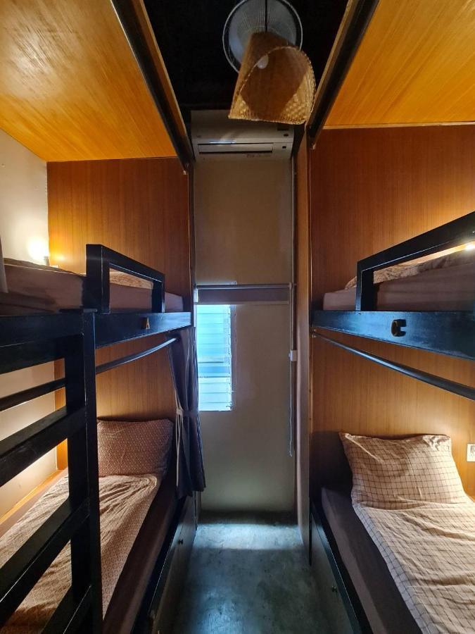 Non House Bangkok บ้านนอนโฮสเทล Extérieur photo
